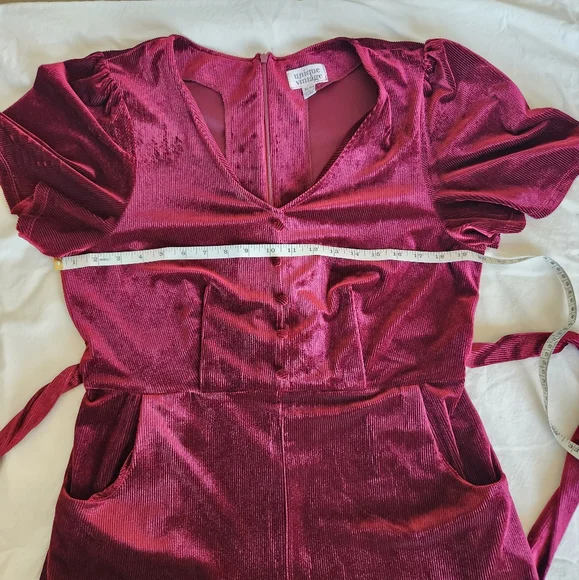Elegant Burgundy Velvet Jumpsuit - Picture 4 of 6